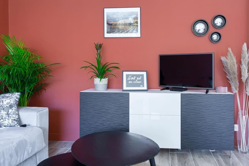Appartement #4 Papon Parking Climatise Terrasse & Wifi 5mins A Pieds Du Vieux *